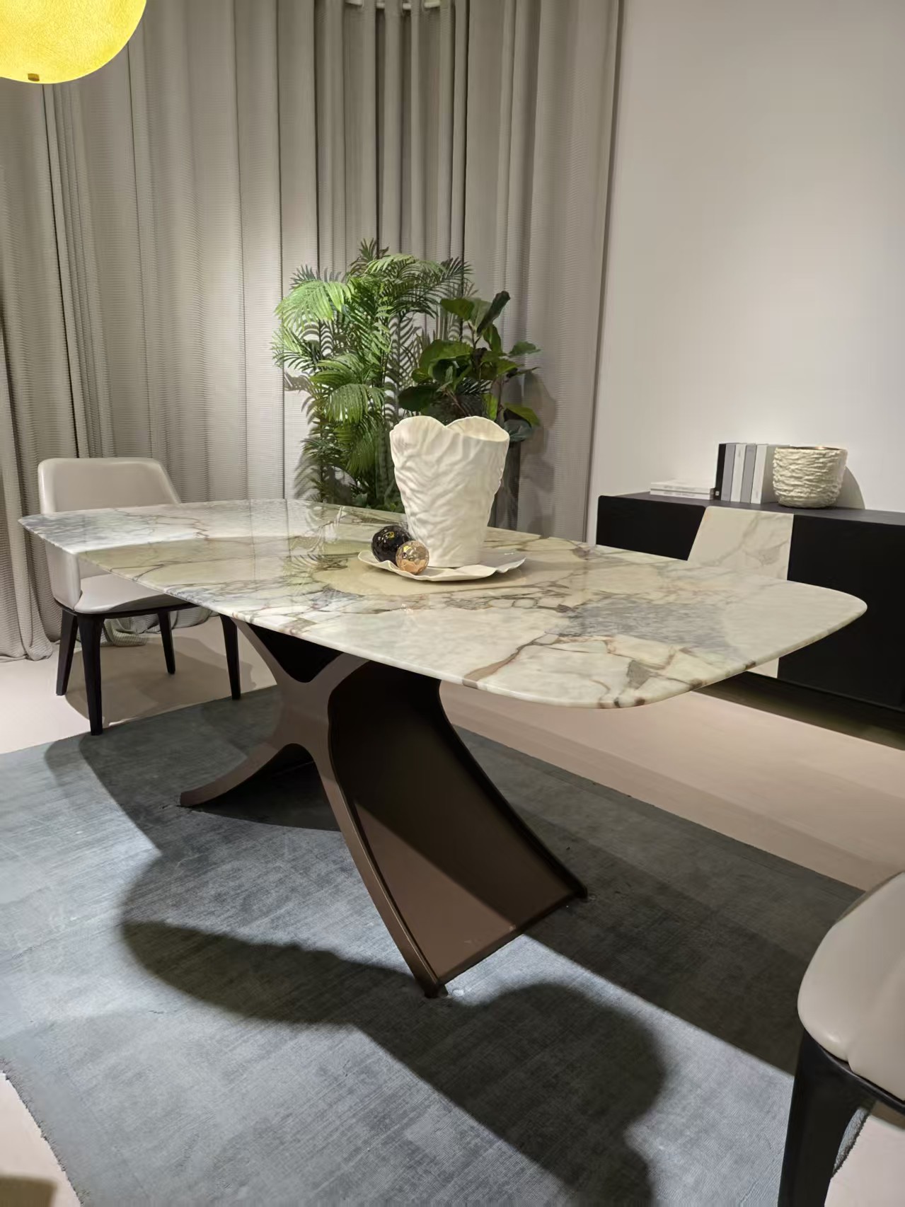 galleryImage